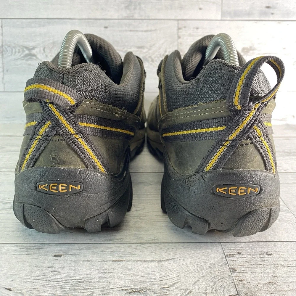 KEEN Boots Targhee 2 Mens 8.5 Cascade Brown Mid Waterproof Trail Hiking Mountain